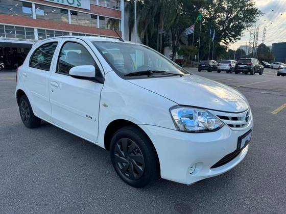 TOYOTA ETIOS 1.3 X 16V FLEX 4P AUTOMÁTICO TOYOTA ETIOS 1.3 X 16V FLEX 4P AUTOMÁTICO